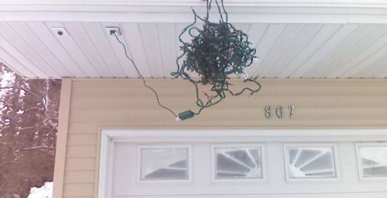 People Were So Lazy To Decorate For Christmas, They Came Up With The Most Genius Ideas